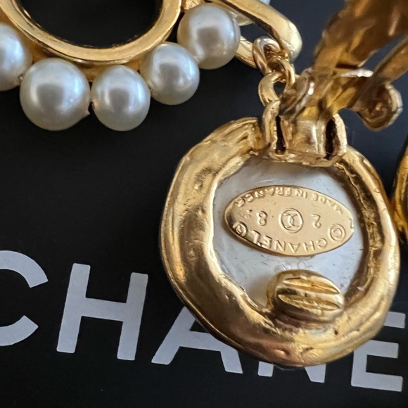 Chanel Vintage Collection 28 1993 RARE COLLECTIBLE Heart Dangle Earrings Gold - Picture 10 of 12